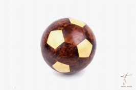 ballon de foot en bois de thuya 